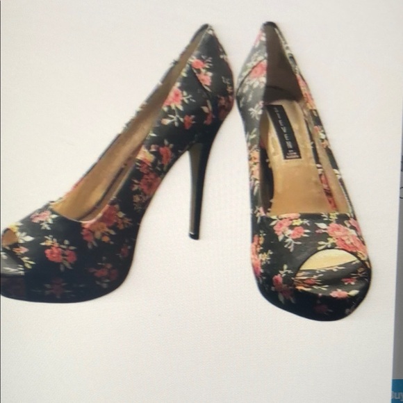 Shoes - Floral Peep-Toe Stiletto Pumps - Black with Pink Floral